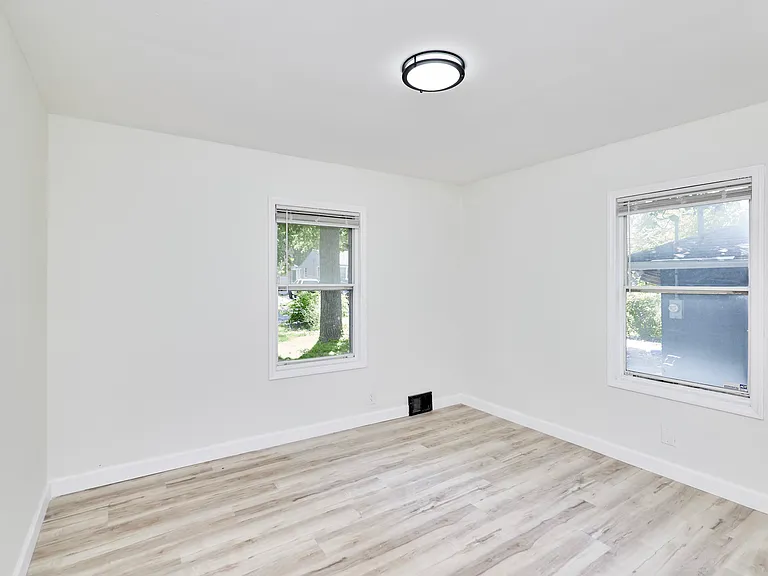 6009 Bermuda Dr — Photo 22