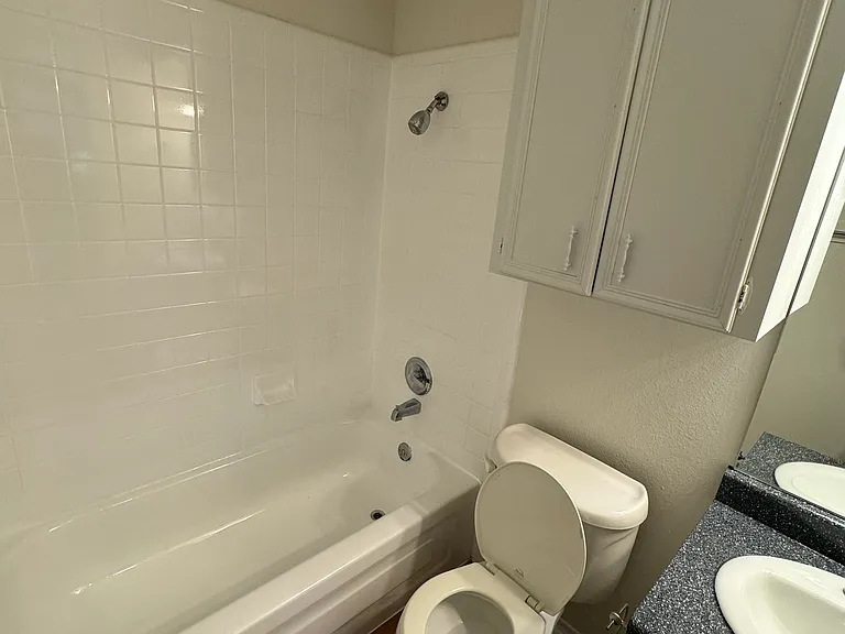 7000 Oak Meadow Cir #C — Photo 18