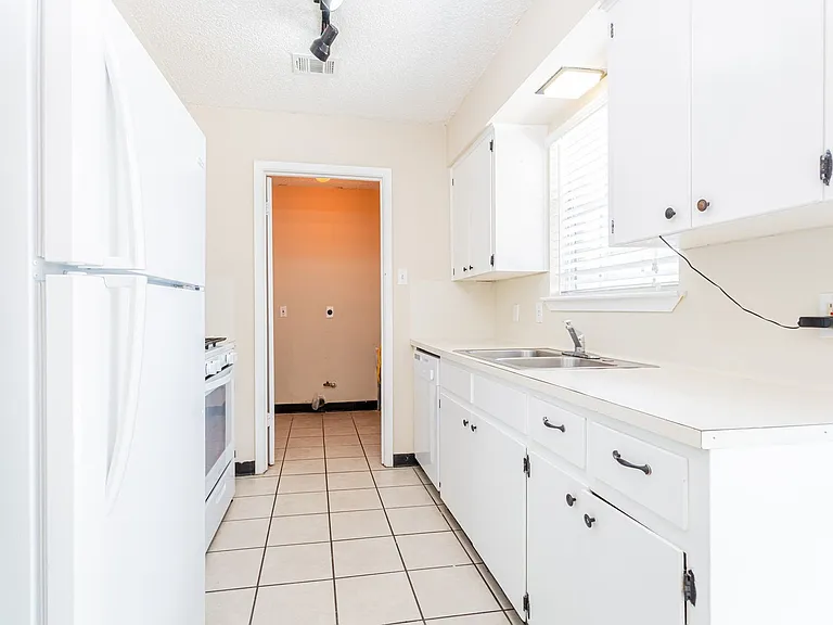 3004 Pecan Springs Rd #B — Photo 4