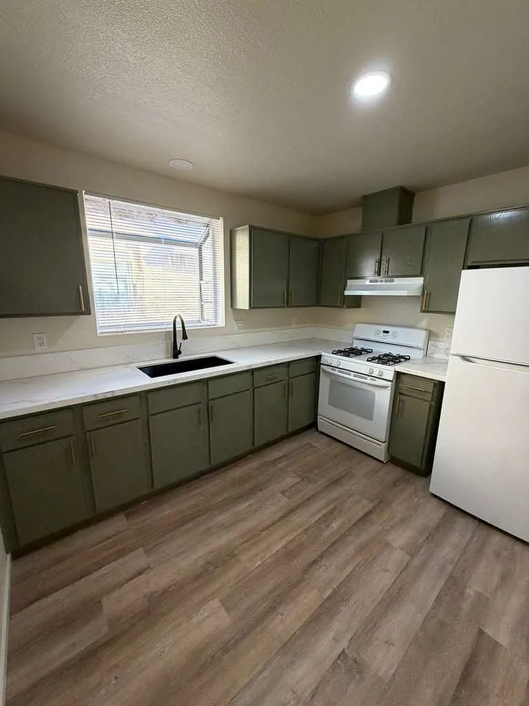 120 Andrade Ave — Photo 2