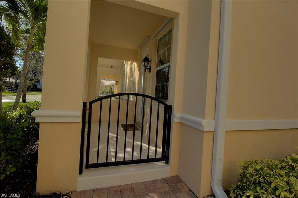 4 bed, 3.0 bath, 1864 sqft, $3,300 — Photo 2