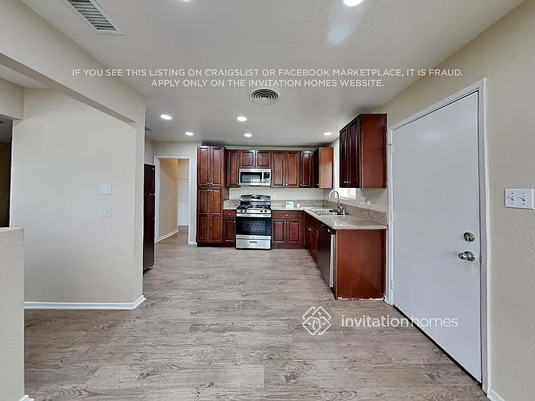 27198 Norwood St — Photo 7