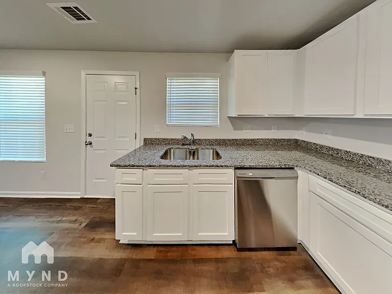 1826 Carrington Dr — Photo 5