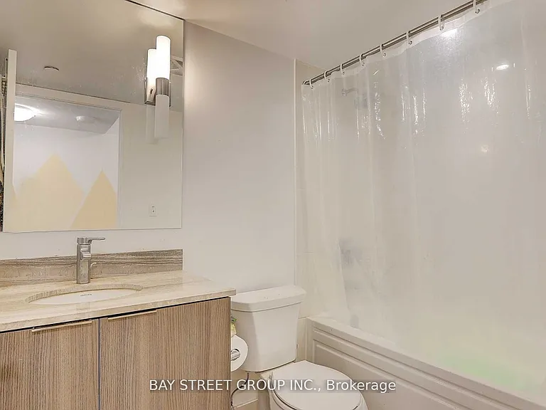 955 Bay St #314 — Photo 6