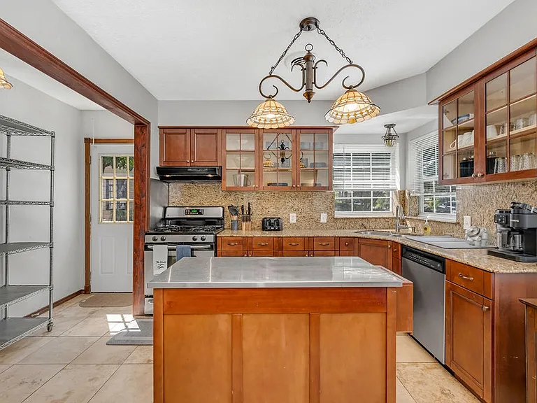 2240 Lawndale Dr — Photo 5