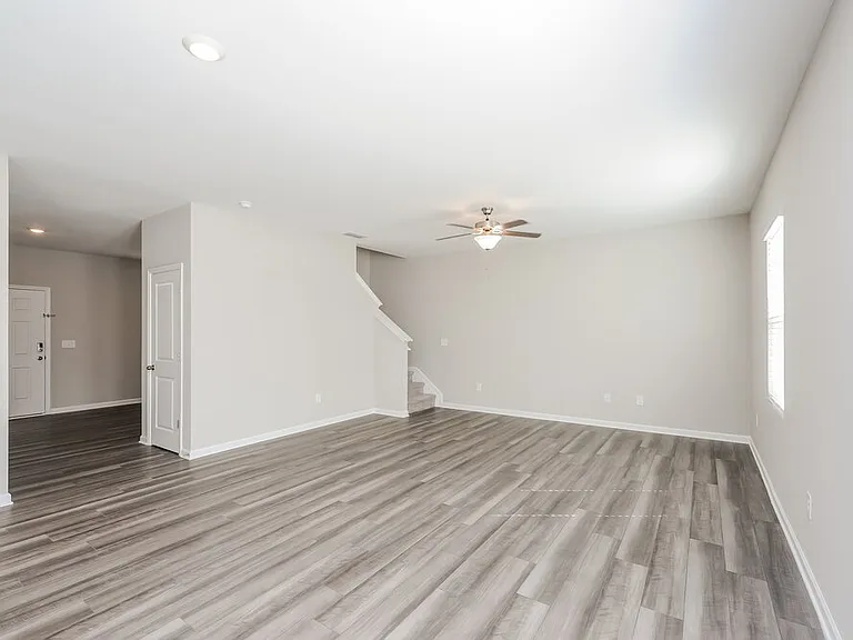 198 Pond Ct — Photo 5