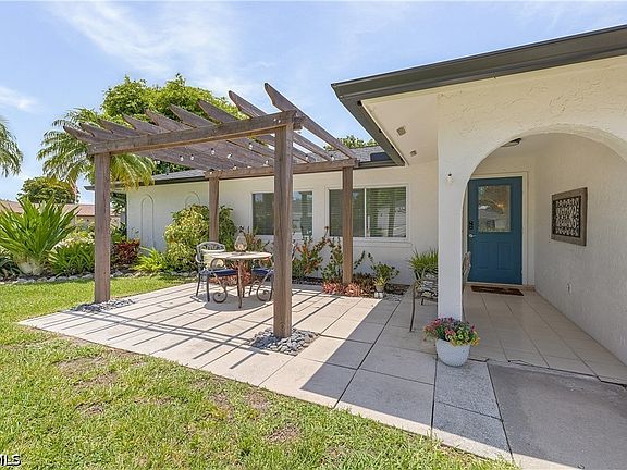 2nd image of 6954 Pickadilly Ct