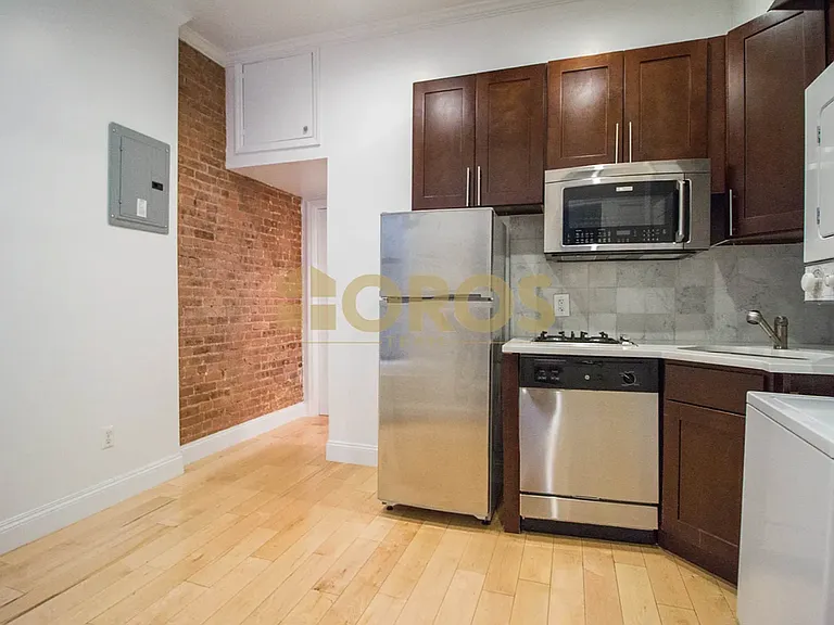 533 E 5th St #1RW — Photo 2
