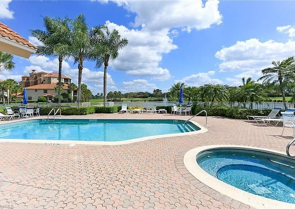 515 Laguna Royale Blvd #102