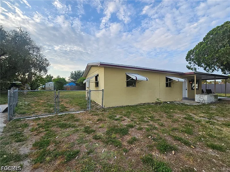 423 Morgan Cir S — Photo 24