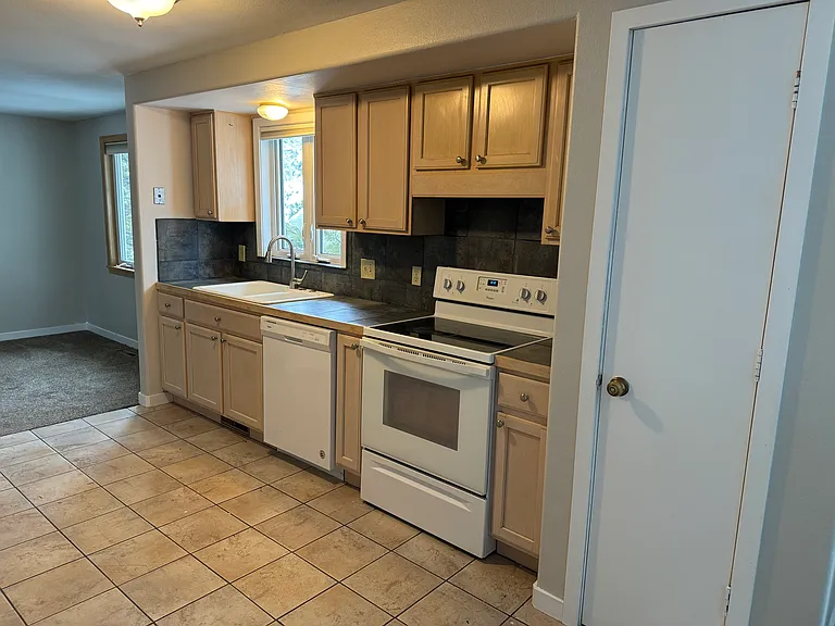 77 County Rd — Photo 16