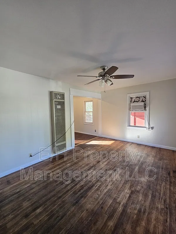 2 bed, 1.0 bath, 770 sqft, $825 — Photo 3