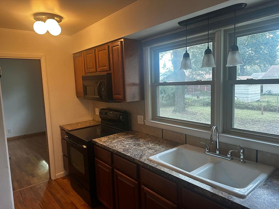 2nd image of 1903 E 15th Ave