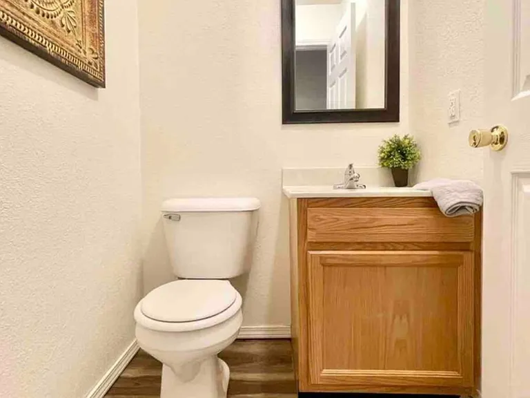 918 Renfrow St — Photo 12