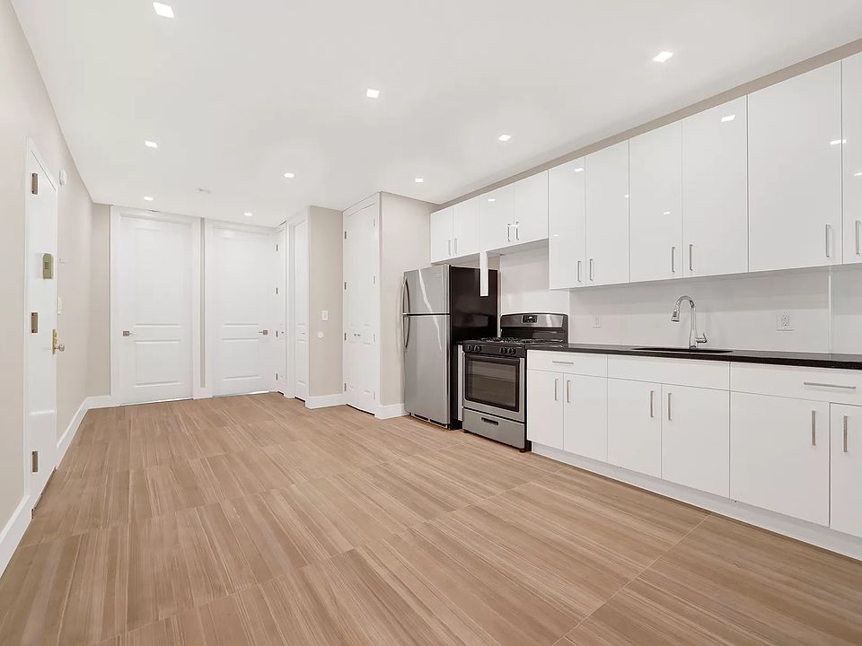 1st image of 11 Marconi Pl