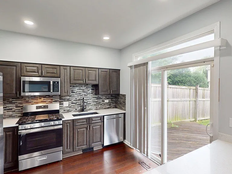 2529 Stonybrook Dr — Photo 5