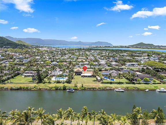 2nd image of 742 Mokapu Rd