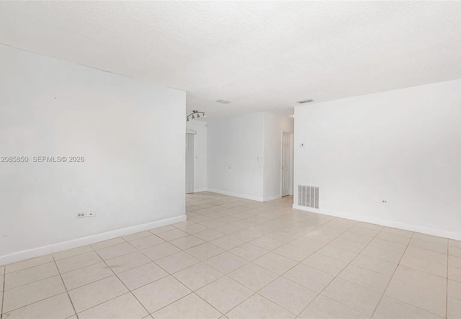 Island Dr, Miramar — Photo 2