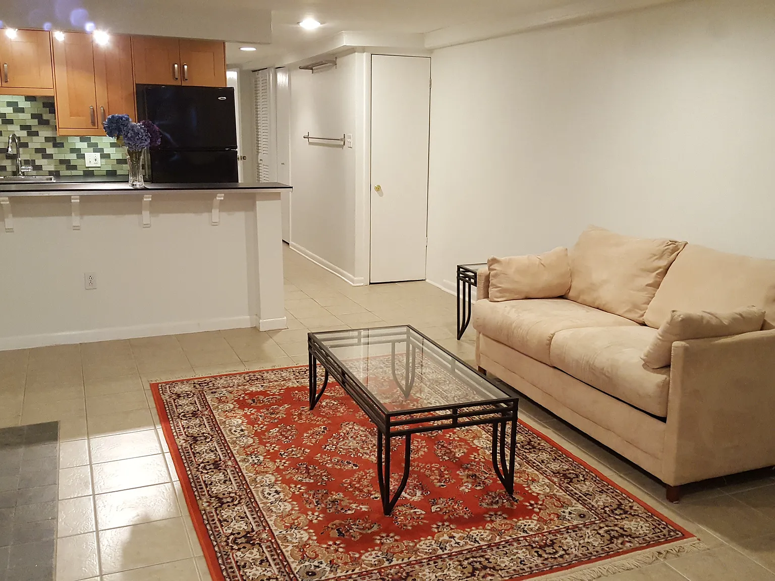 1 bed, 800 sqft, $2,400 — Photo 3