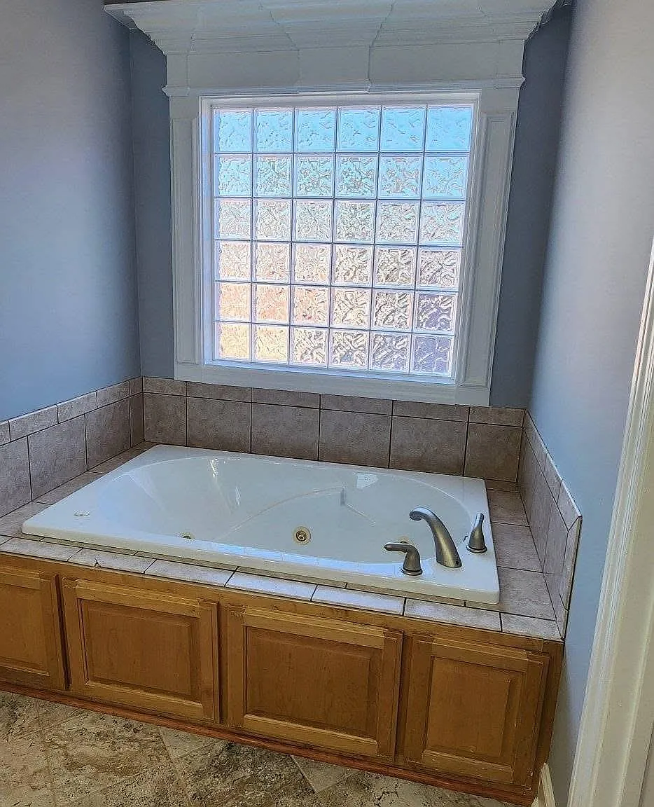 5 bed, 3.5 bath, 2750 sqft, $2,600 — Photo 3