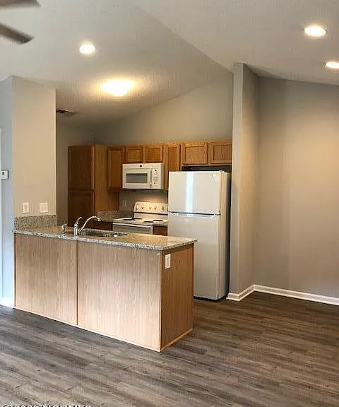 4225 Elizabeth Ave — Photo 6