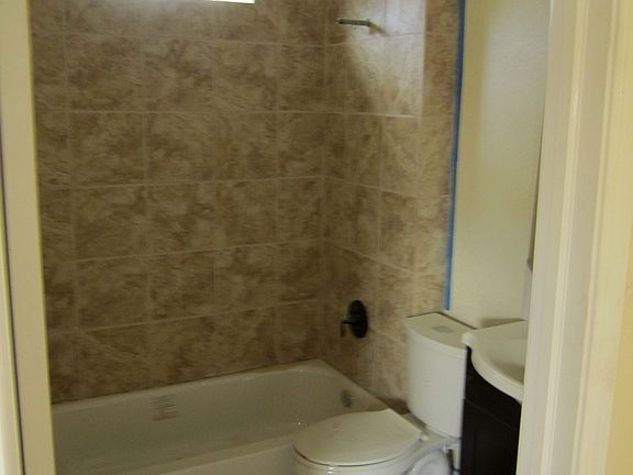 Personal Bath in Back Bedroom