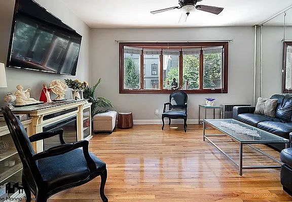 2nd image of 263 Ainslie St