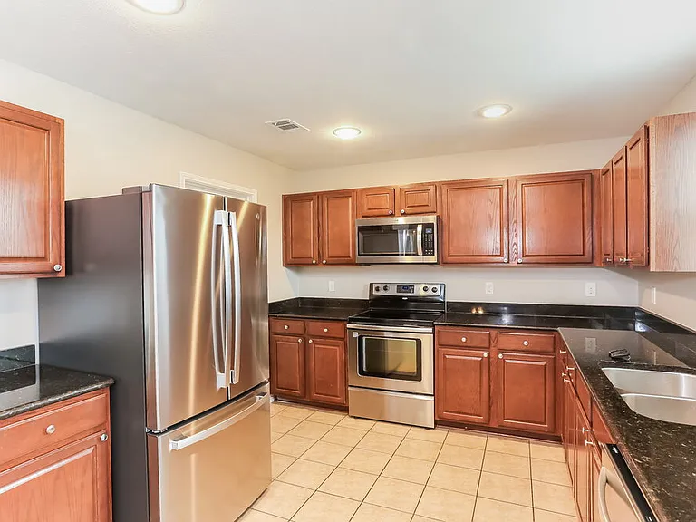 413 Emerald Creek Dr — Photo 7
