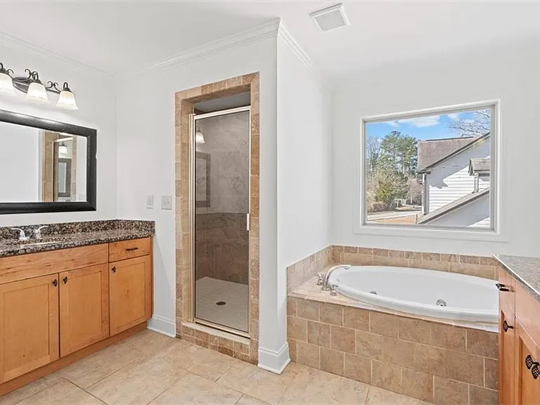 1410 Eastland Rd — Photo 12