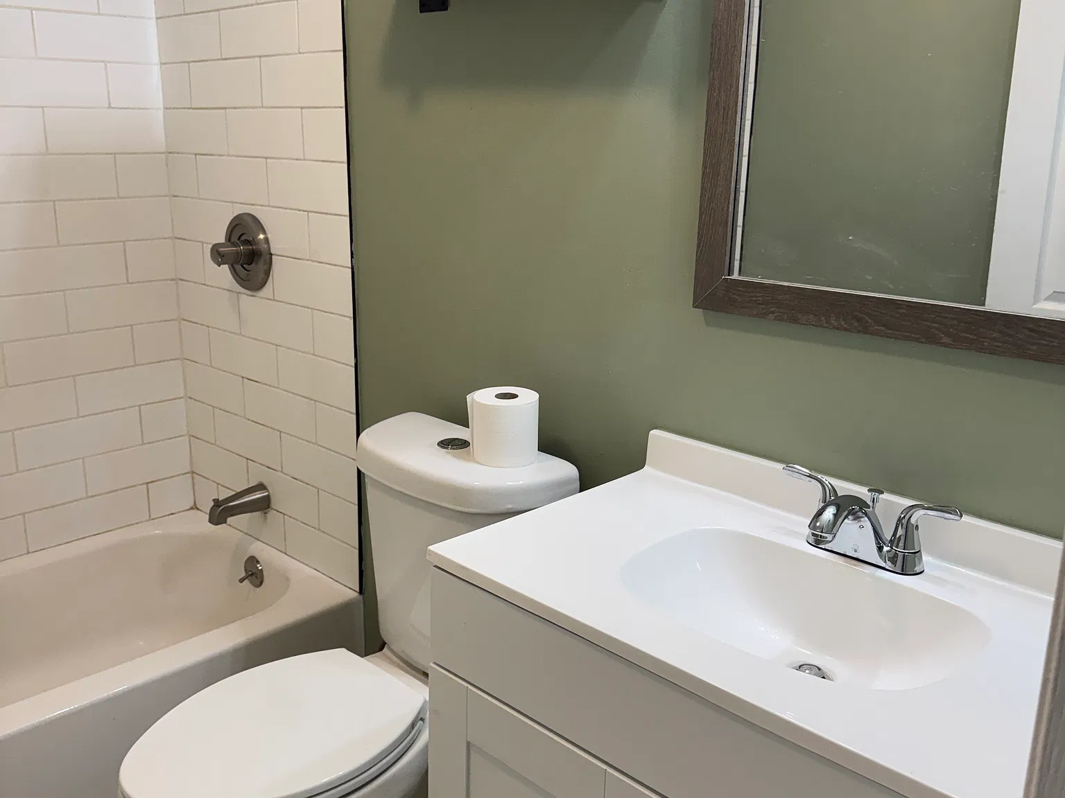 3 bed, 1100 sqft, $2,500 — Photo 4