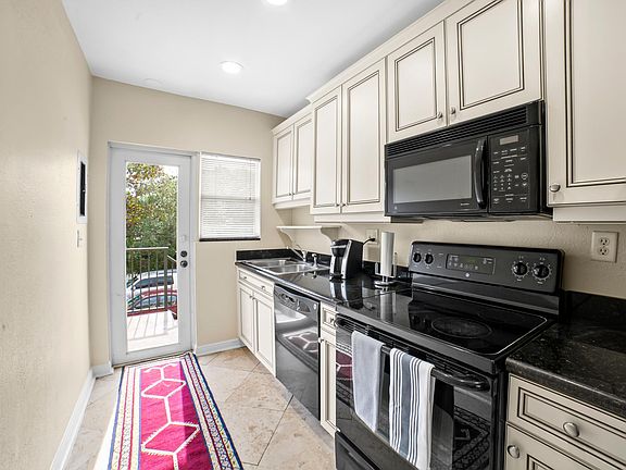 3rd image of 3202-707 6th Ave S #3202