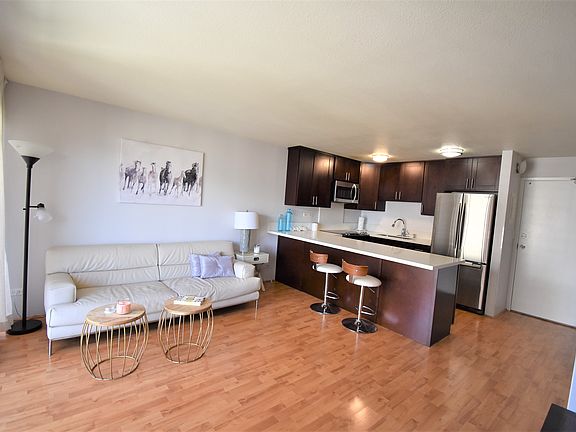 3rd image of 2140 Kuhio Ave #0