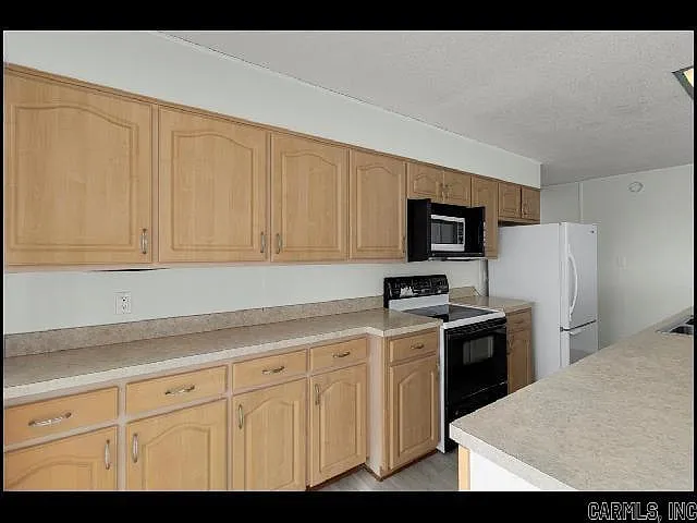 500 Nan Cir — Photo 6