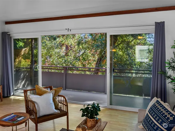 465 Winslow Way E #211, Bainbridge Island, WA 98110