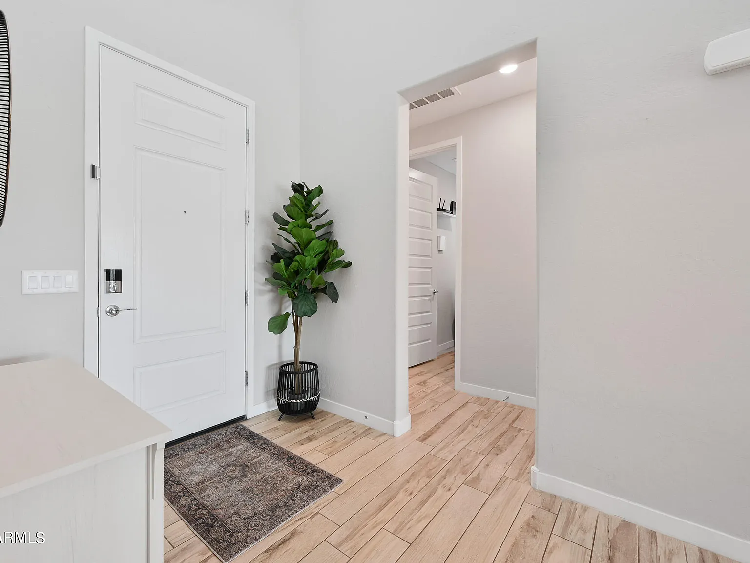 4 bed, 3.0 bath, 2518 sqft, $3,200 — Photo 4