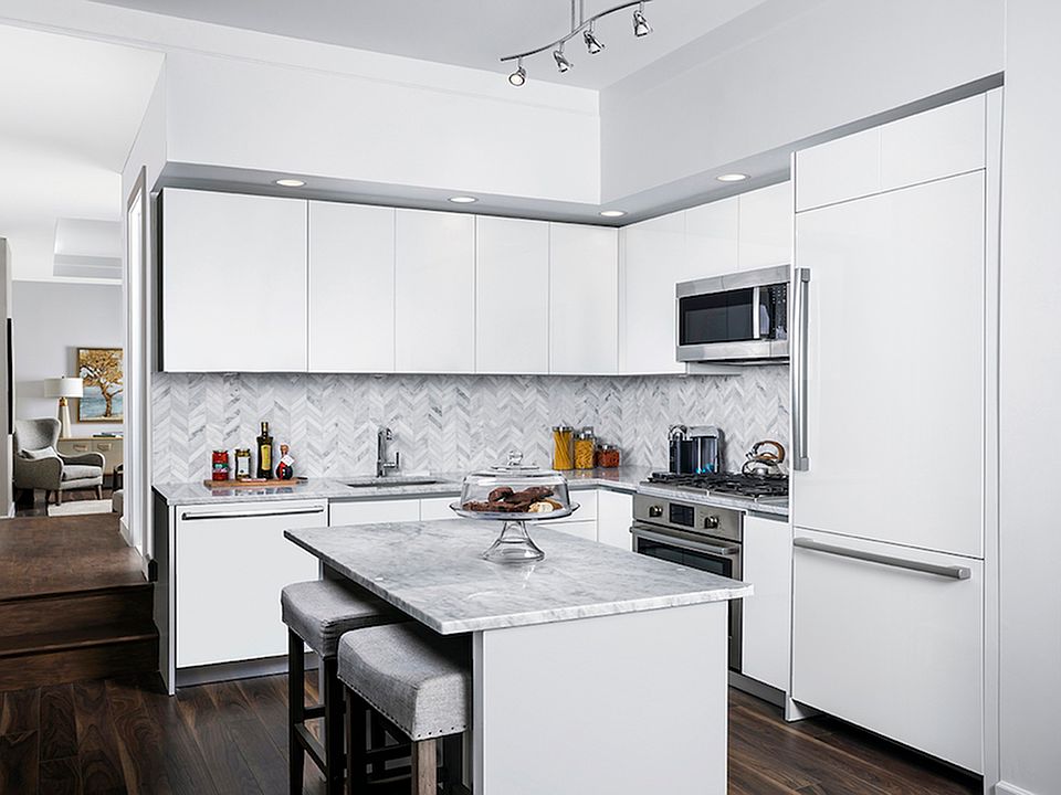 Classic tiled kitchen backsplashes