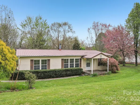 83 Libbey Ln, Mills River, NC 28759