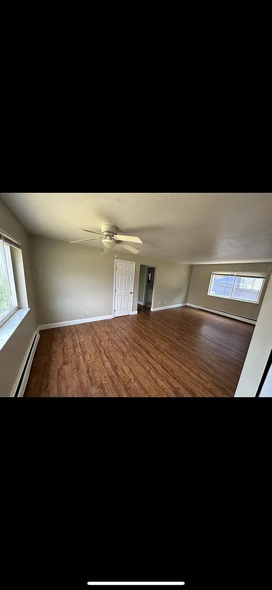 Building Photo - 1760 Cleneay Ave #2