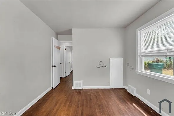 15902 Maplewood Ave — Photo 16