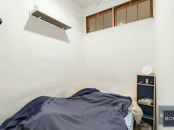 5th image of 520 E 6th St APT 007