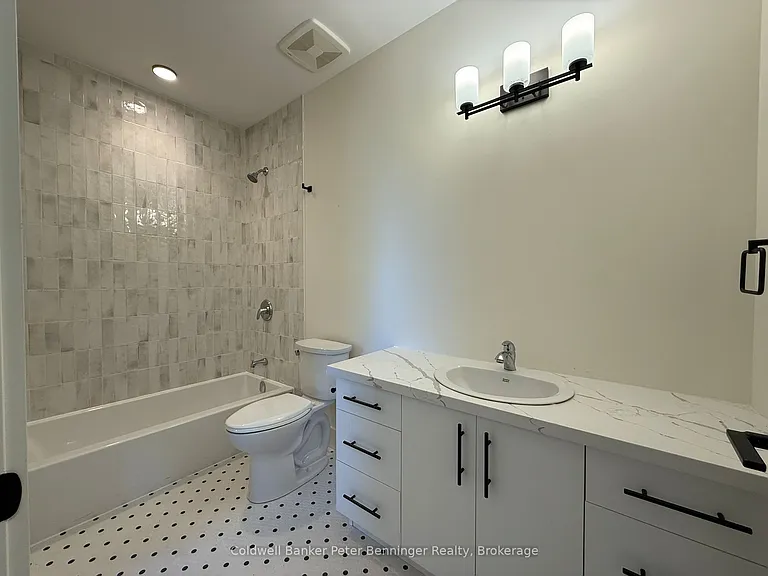 604 Queen St S #401 — Photo 19