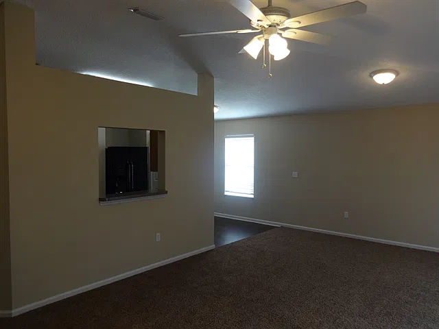 3 bed, 2.0 bath, 1271 sqft, $1,645 — Photo 4