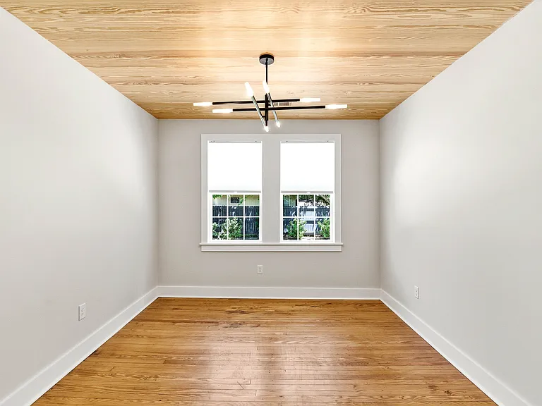 413 Meritta Ave — Photo 12