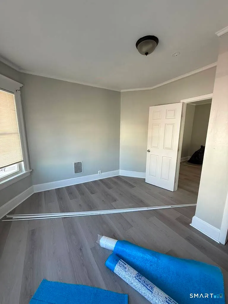 3 bed, 2909 sqft, $2,600 — Photo 2