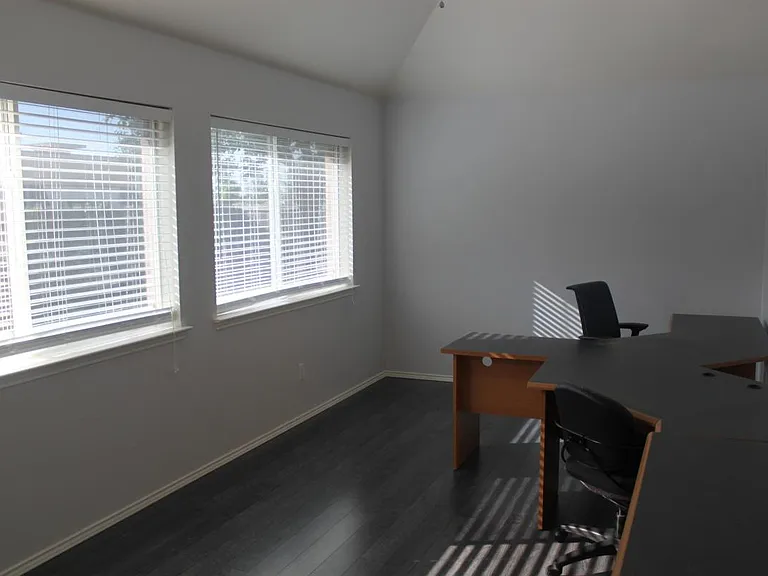 1556 Bastrop Dr — Photo 14