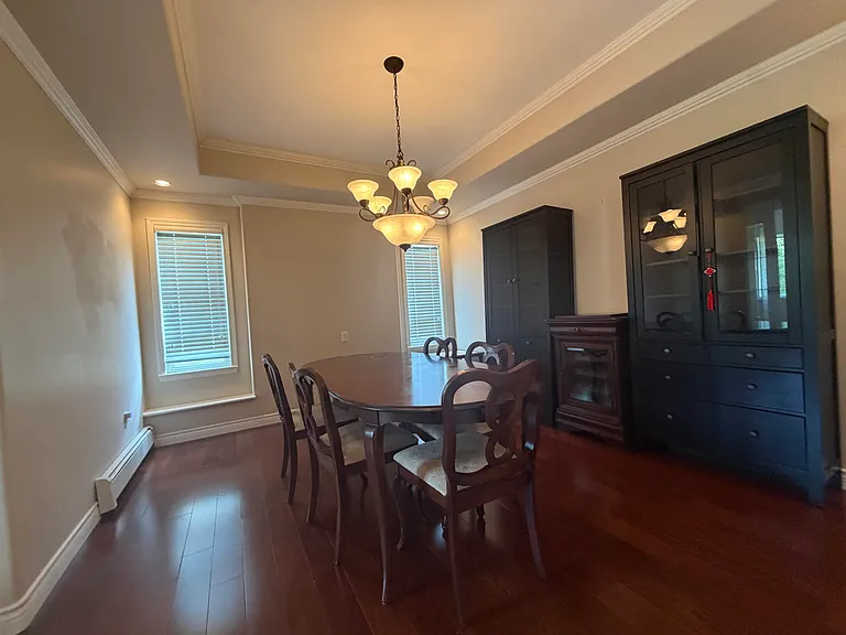 9228 Pinewell Cres — Photo 11