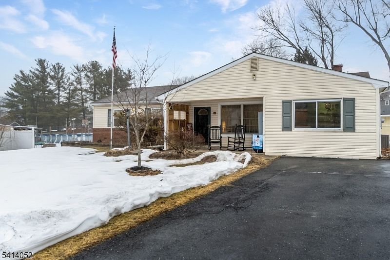 1st image of 203 Powderhorn Dr
