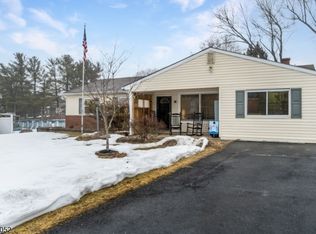 203 Powder Horn Dr, Phillipsburg, NJ 08865