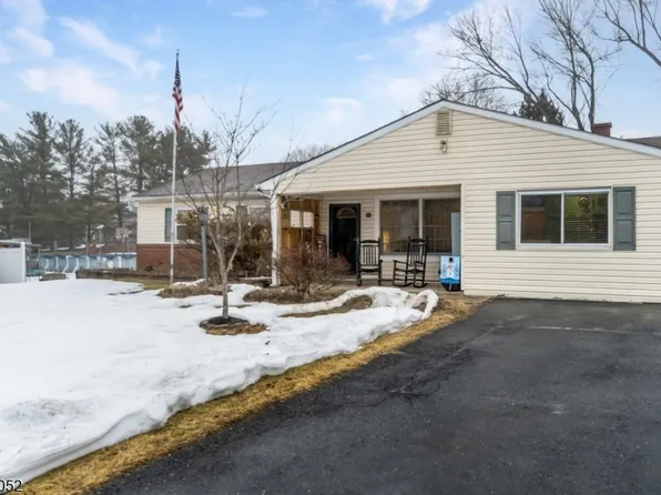 203 Powderhorn Dr, Lopatcong Twp., NJ 08865