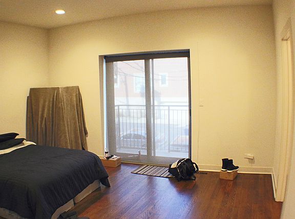 4th image of 838 W Erie St #1W